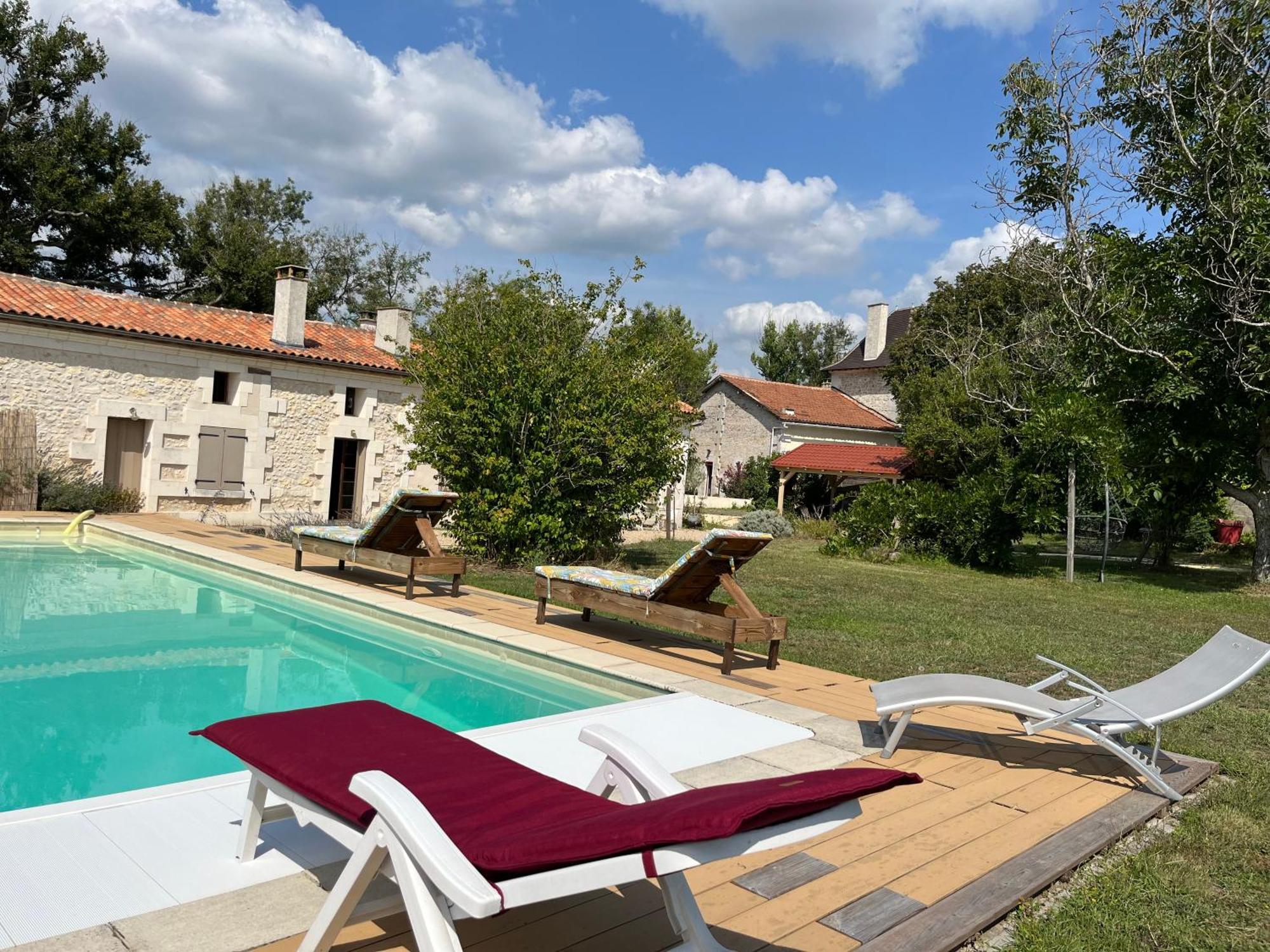 Maison Perigord Vert Piscine Et Spa La Roche-Chalais Eksteriør bilde